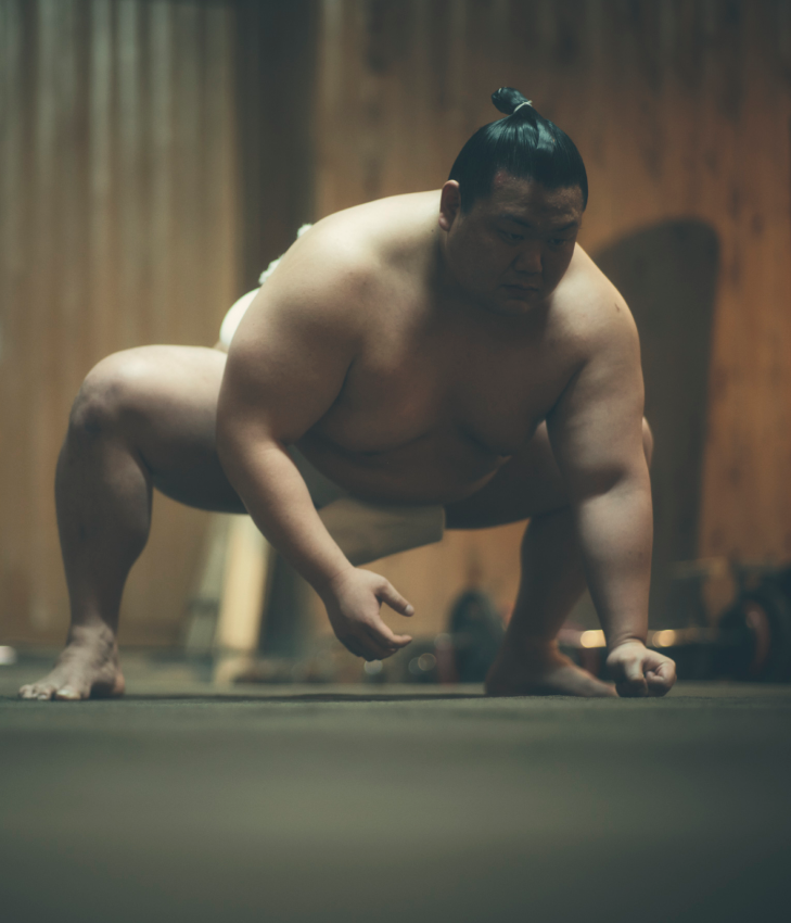 美ノ海が稽古をしている写真