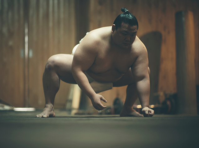 美ノ海が稽古をしている写真